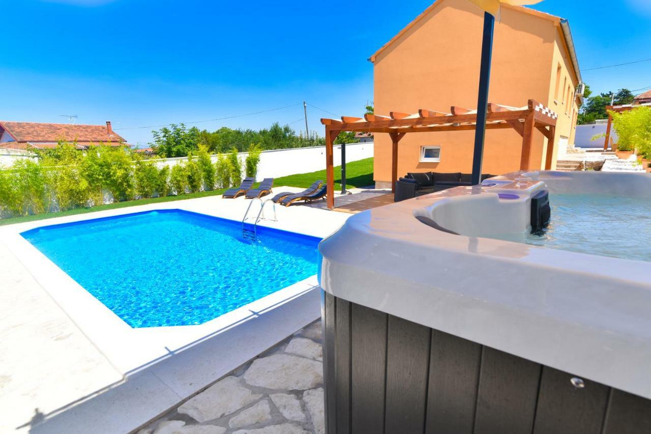 Villa Village Idylle With Heated Pool, Sauna, Jacuzzy And Private Parking Sukošan Eksteriør billede