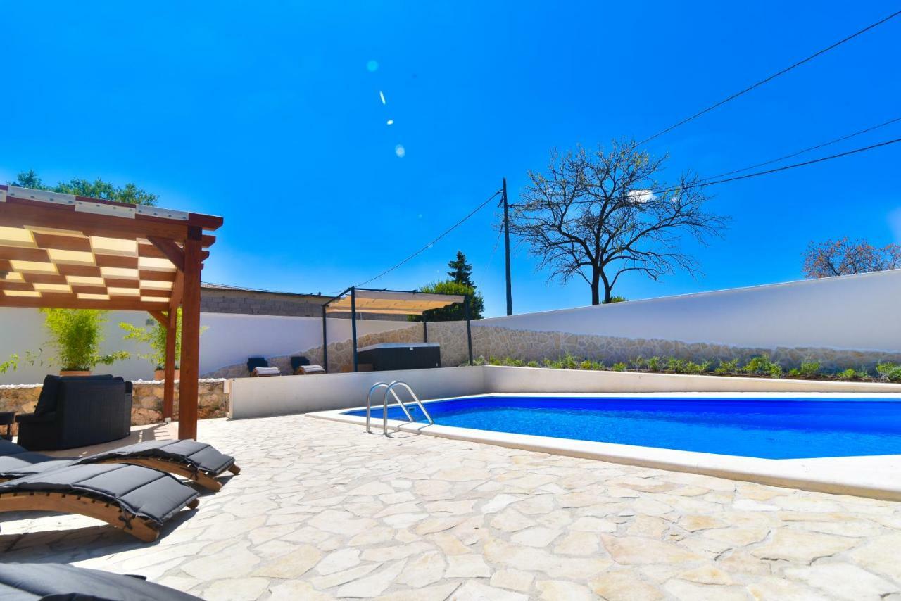 Villa Village Idylle With Heated Pool, Sauna, Jacuzzy And Private Parking Sukošan Eksteriør billede