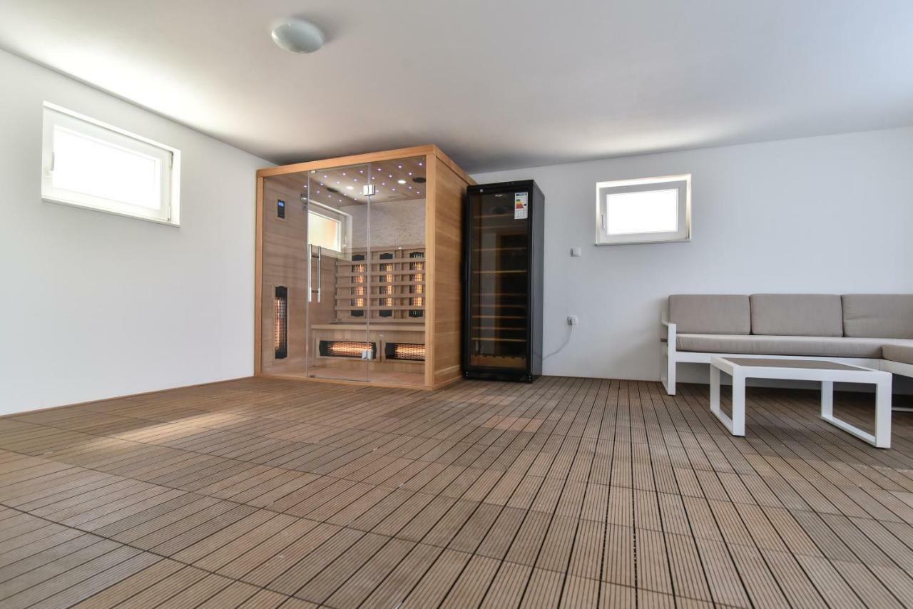 Villa Village Idylle With Heated Pool, Sauna, Jacuzzy And Private Parking Sukošan Eksteriør billede