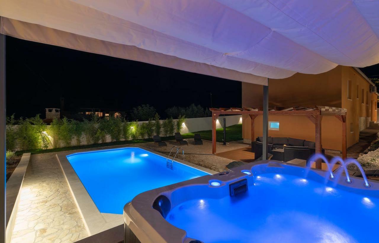 Villa Village Idylle With Heated Pool, Sauna, Jacuzzy And Private Parking Sukošan Eksteriør billede